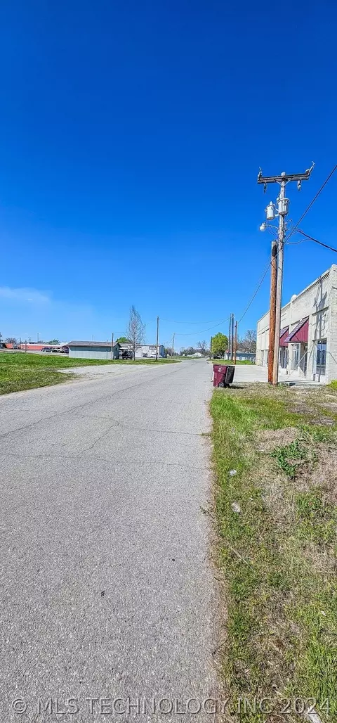 S B. Street, Eufaula, OK 74432 photo 7