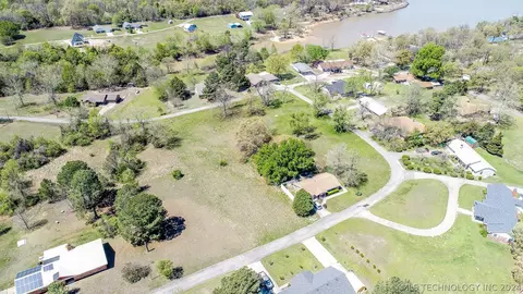 68 Mcgill Dr, Eufaula, OK 74432 photo 2