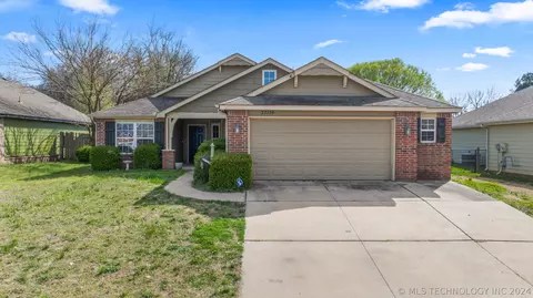 27136 E 123rd Pl S, Coweta, OK 74429