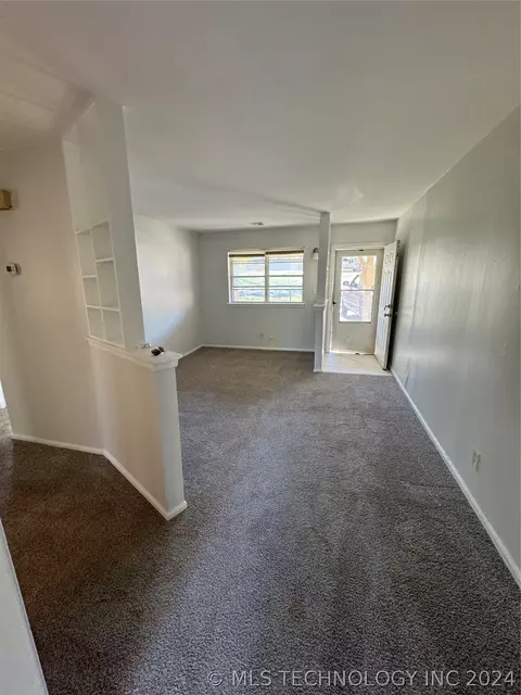 5807 E 35th St, Tulsa, OK 74135 photo 2