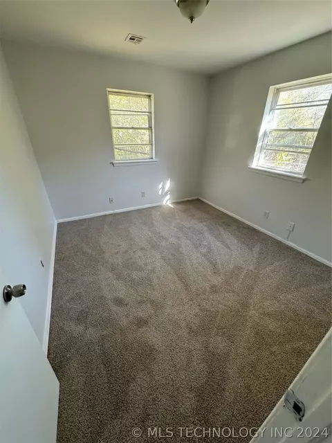 5807 E 35th St, Tulsa, OK 74135 photo 3