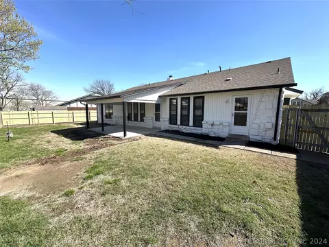 Exterior - 10015 E 40th St, Tulsa, OK 74146 photo 5 of 10
