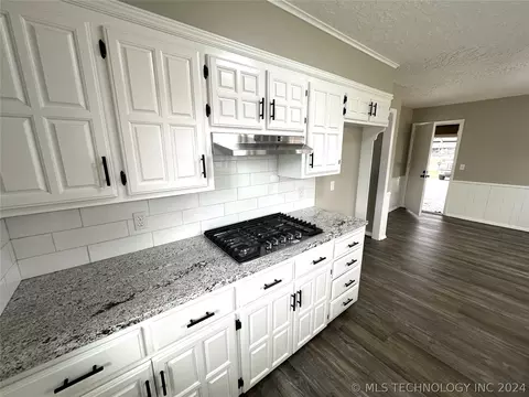 Kitchen - 10015 E 40th St, Tulsa, OK 74146 photo 3 of 3