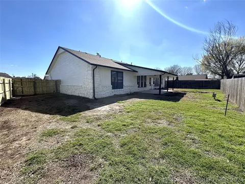 Exterior - 10015 E 40th St, Tulsa, OK 74146 photo 6 of 10