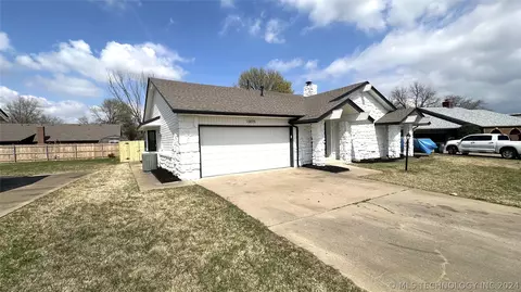 Exterior - 10015 E 40th St, Tulsa, OK 74146 photo 2 of 10
