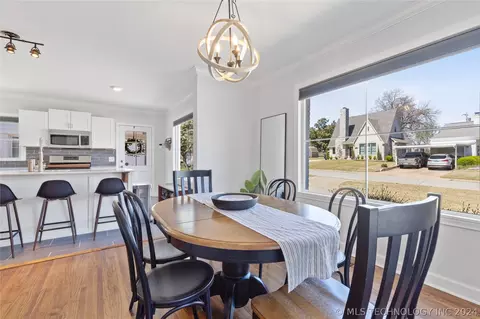 Dining - 3520 E 22nd Pl, Tulsa, OK 74114 photo 2 of 3