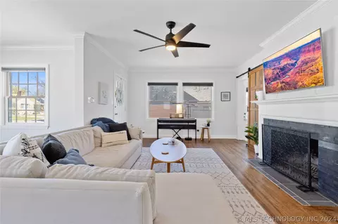 Living - 3520 E 22nd Pl, Tulsa, OK 74114 photo 4 of 6
