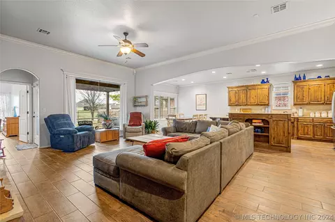 Living - 17013 E 48th St, Tulsa, OK 74134 photo 4 of 8