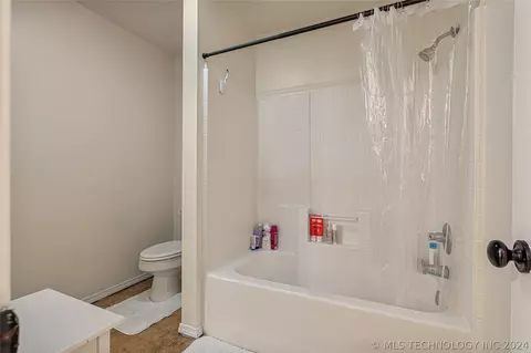 Bath - 17013 E 48th St, Tulsa, OK 74134 photo 6 of 8