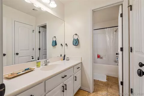 Bath - 17013 E 48th St, Tulsa, OK 74134 photo 8 of 8