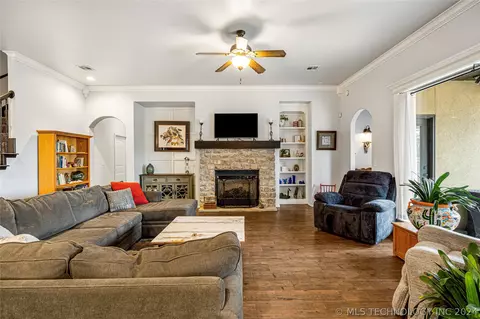 Living - 17013 E 48th St, Tulsa, OK 74134 photo 6 of 8