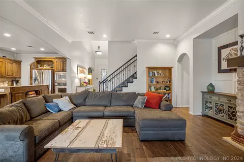 Living - 17013 E 48th St, Tulsa, OK 74134 photo 2 of 8