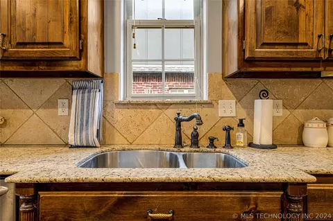 Kitchen - 17013 E 48th St, Tulsa, OK 74134 photo 3 of 4