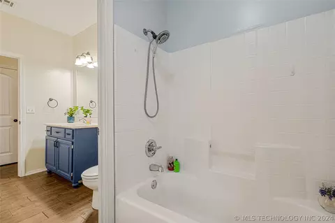 Bath - 17013 E 48th St, Tulsa, OK 74134 photo 4 of 8
