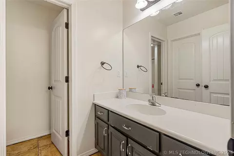 Bath - 17013 E 48th St, Tulsa, OK 74134 photo 5 of 8