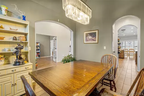 Dining - 17013 E 48th St, Tulsa, OK 74134 photo 1 of 3
