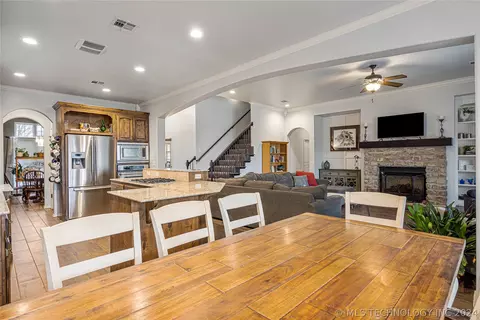 Dining - 17013 E 48th St, Tulsa, OK 74134 photo 3 of 3