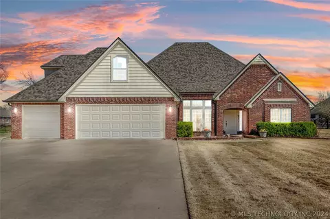 13993 S 261st East Ave, Coweta, OK 74429