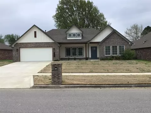 1509 S Oklahoma St, Pryor, OK 74361