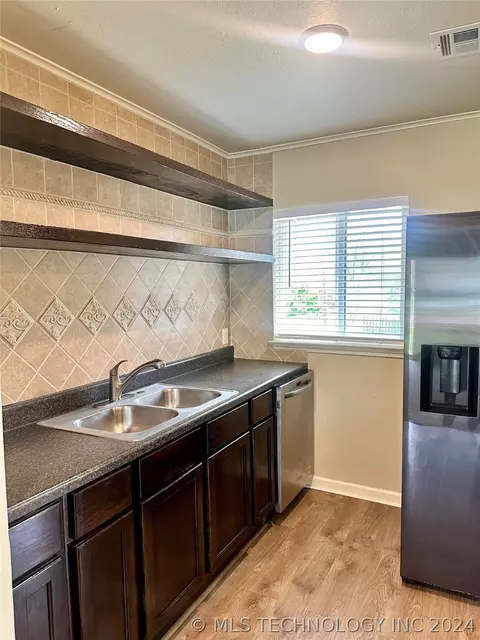 2608 E 2nd St, Tulsa, OK 74104 photo 9