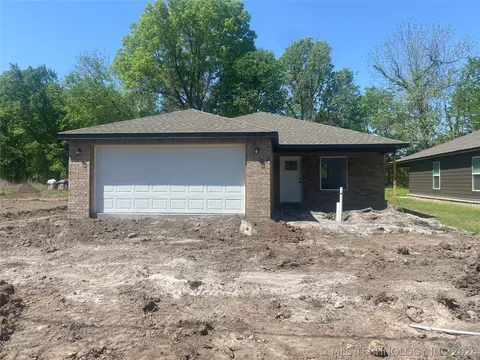 214 S Bixby St, Coweta, OK 74429