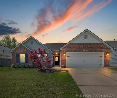 11910 S 270th Ave E, Coweta, OK 74429