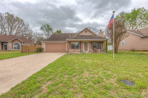 604 W Magnolia St, Coweta, OK 74429
