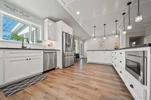 Kitchen - 32838 E 750 St, Wagoner, OK 74467 photo 3 of 7
