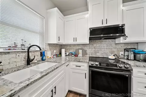 Kitchen - 32838 E 750 St, Wagoner, OK 74467 photo 7 of 7