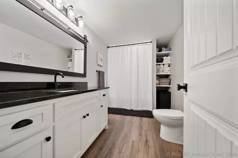 Bath - 32838 E 750 St, Wagoner, OK 74467 photo 2 of 3