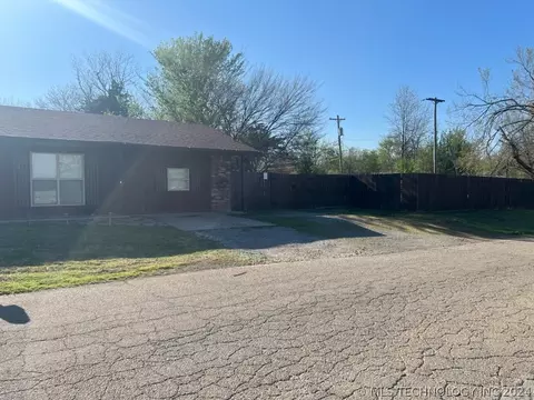 203 N Howerton Ave, Cushing, OK 74023 photo 28