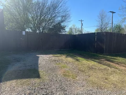 203 N Howerton Ave, Cushing, OK 74023 photo 29