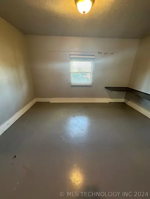 203 N Howerton Ave, Cushing, OK 74023 photo 10