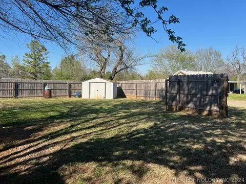 203 N Howerton Ave, Cushing, OK 74023 photo 20