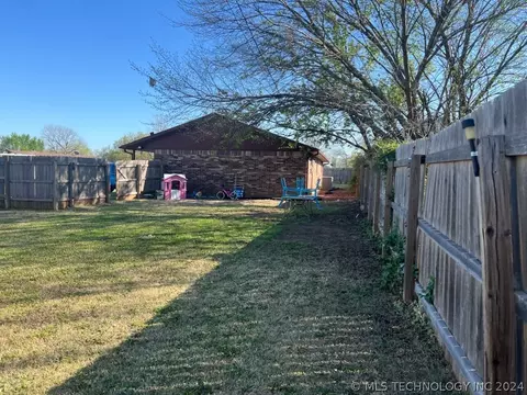 203 N Howerton Ave, Cushing, OK 74023 photo 18