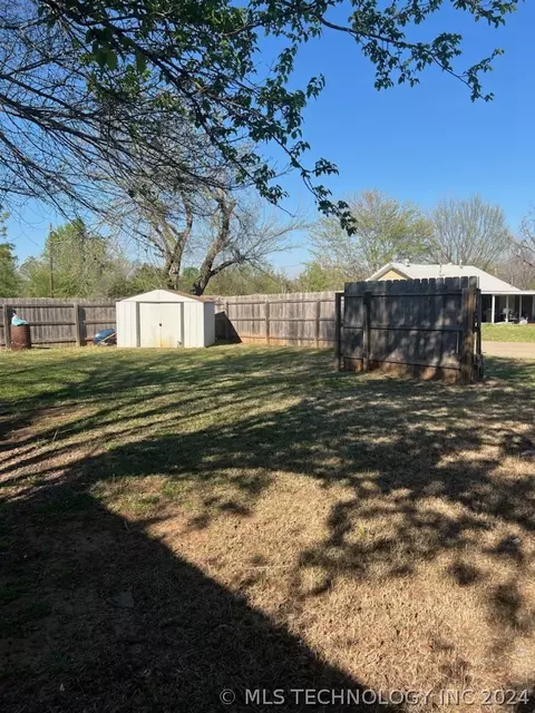 203 N Howerton Ave, Cushing, OK 74023 photo 22
