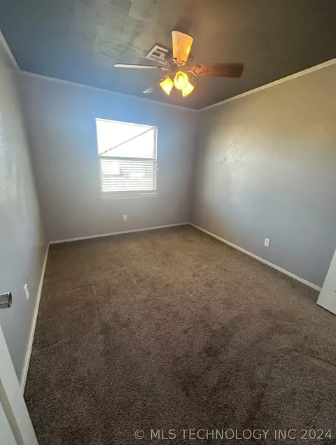 203 N Howerton Ave, Cushing, OK 74023 photo 9
