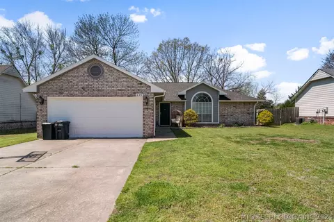 624 N Bixby St, Coweta, OK 74429