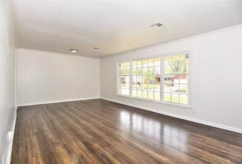 1577 E 60th St, Tulsa, OK 74105 photo 4