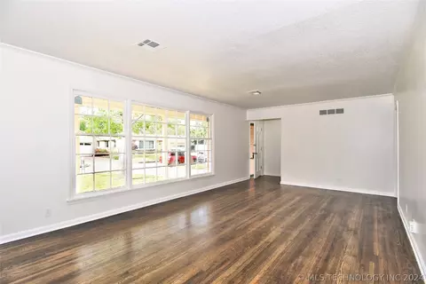 1577 E 60th St, Tulsa, OK 74105 photo 5