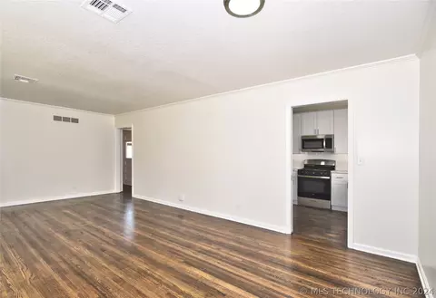 1577 E 60th St, Tulsa, OK 74105 photo 6