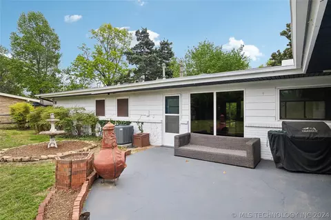 Exterior - 5105 E 25th Ct, Tulsa, OK 74114 photo 7 of 9