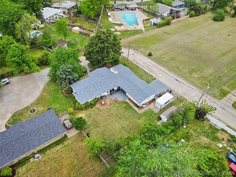 Exterior - 5105 E 25th Ct, Tulsa, OK 74114 photo 9 of 9