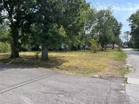 200 NE 4th St, Pryor, OK 74361 photo 1