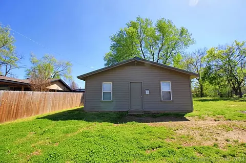 422 W Cedar St, Stilwell, OK 74960