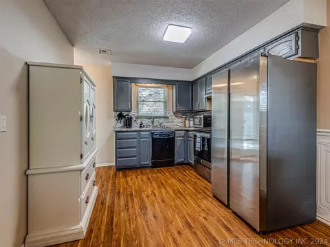 Kitchen - 1528 E 67th Pl, Tulsa, OK 74136 photo 2 of 6