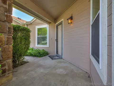 Exterior - 1528 E 67th Pl, Tulsa, OK 74136 photo 4 of 10