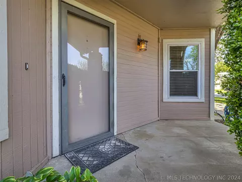 Exterior - 1528 E 67th Pl, Tulsa, OK 74136 photo 5 of 10