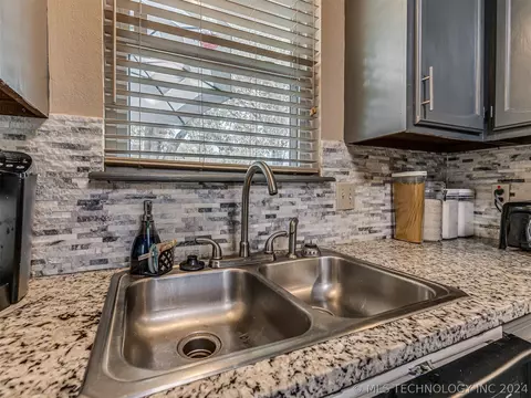 Kitchen - 1528 E 67th Pl, Tulsa, OK 74136 photo 6 of 6