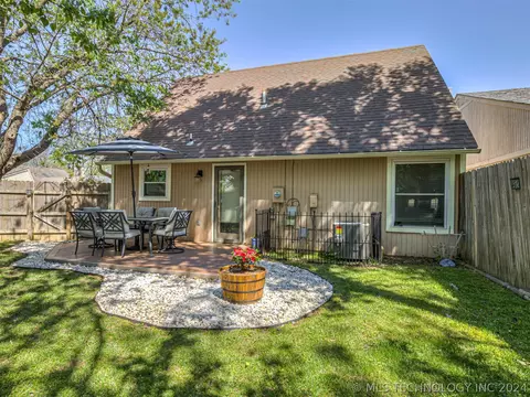 Exterior - 1528 E 67th Pl, Tulsa, OK 74136 photo 7 of 10